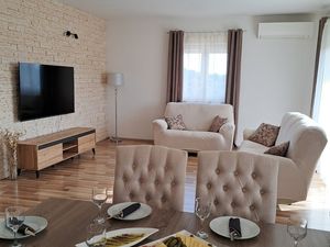 23917025-Ferienhaus-6-Šibenik-300x225-3