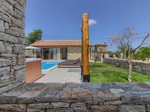 22669361-Ferienhaus-4-Šišan-300x225-4