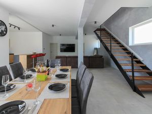 23699316-Ferienhaus-10-Šišan-300x225-5