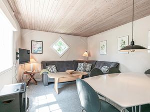 23734799-Ferienwohnung-6-Aakirkeby-300x225-1