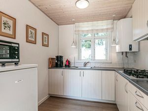 23734799-Ferienwohnung-6-Aakirkeby-300x225-2