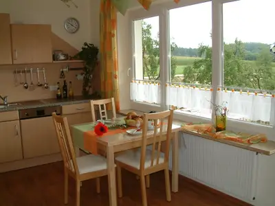 Whg Mohnblume, Wohnküche mit Zugang auf Balkon