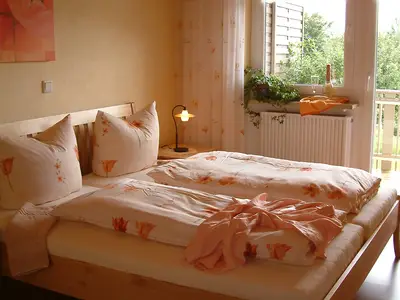 Whg Mohnblume, Elternschlafzimmer mit Zugang auf Balkon