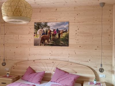 Schlafzimmer mit Doppelbett