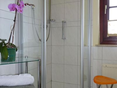 Bad/Dusche. Badezimmer mit Dusche und WC