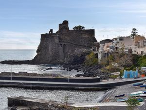 24002018-Ferienwohnung-6-Aci Castello-300x225-5