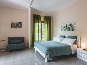 24018653-Ferienwohnung-3-Aci Castello-300x225-1