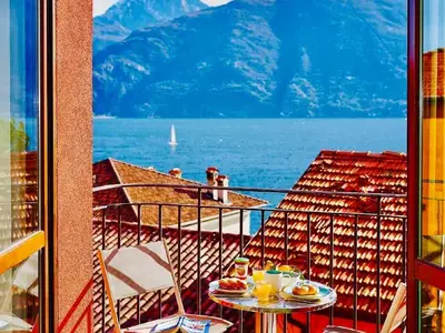 Balkon. Riesige Aussicht auf Bellano , Varenna und Menaggio vom Wohnzimmer und von Ihrem Balkon