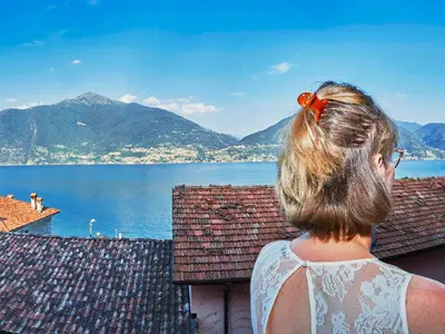 Balkon. Panoramablick bis Bellano, Varenna und Bellagio