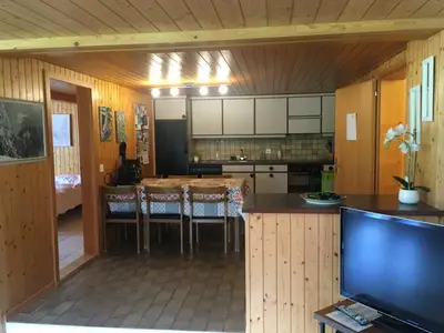 Sicht vom Wohnzimmer in die Küche