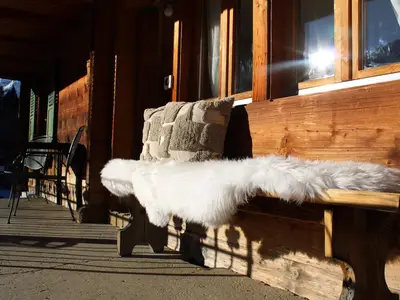 Sitzplatz vor dem Haus