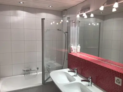 Badezimmer mit Badewanne
