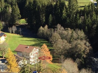 Haus von oben im Herbst