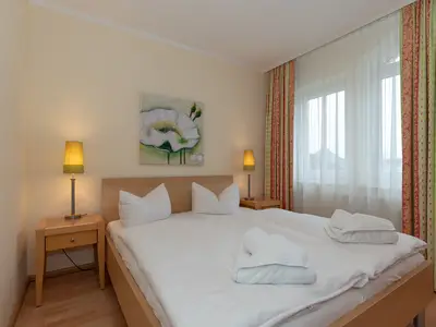 Schlafzimmer mit Doppelbett