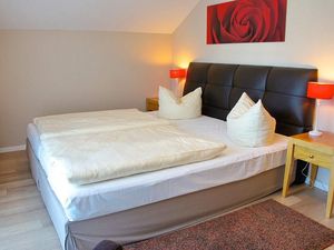 Schlafzimmer mit Doppelbett