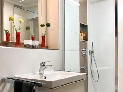 Badezimmer mit Dusche