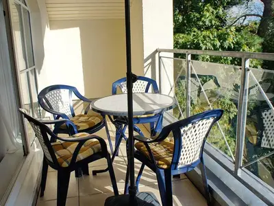 Balkon mit Gartenmöbeln