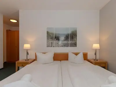 Schlafzimmer mit Doppelbett