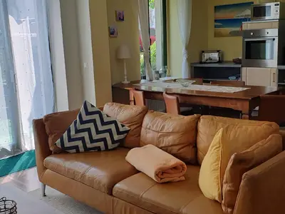 Wohnzimmer mit Esstisch