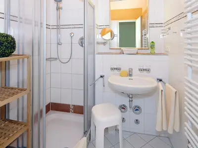 Badezimmer mit Dusche