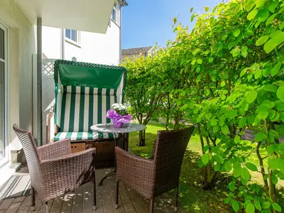 Terrasse mit Gartenmöbel
