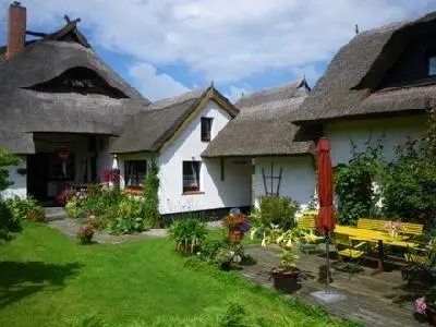 Außenansicht mit Terrasse
