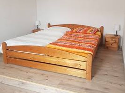 Doppelbett in Schlafnische