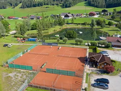 Badesee Tennisplätze beim Hotel