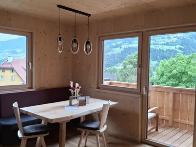 App. Bergblick, Essbereich mit eigenem Balkon
