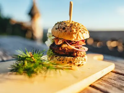 Almkulinarik_Dachstein-Burger (c) Christine Höfleh