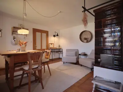 Stube mit Kachelofen und KostBar