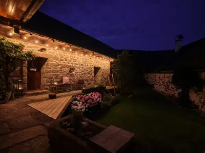 Innenhof bei Nacht