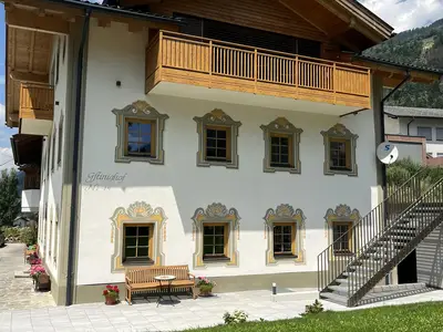 IMG_4029GstinighofHausplatzZugangFeWo