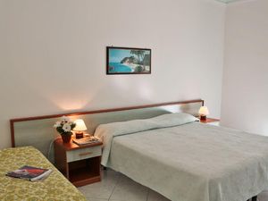 22920767-Ferienwohnung-4-Albissola Marina-300x225-1