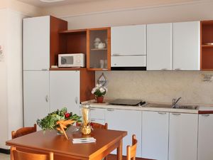 22920767-Ferienwohnung-4-Albissola Marina-300x225-3