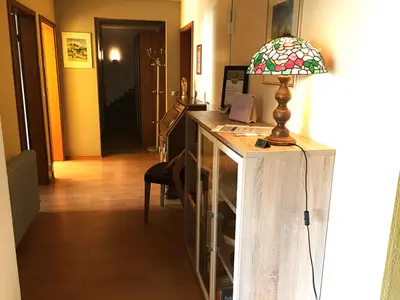 Flur mit Zugang zu allen Zimmern