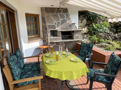 Terrasse mit offenem Kamin