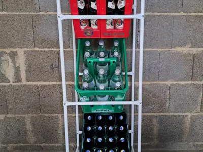 Getränkeservice im Fahrradkeller
