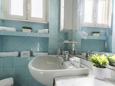 Badezimmer mit Dusche