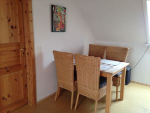 23432786-Ferienwohnung-4-Alkersum-300x225-5