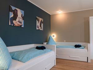 24007749-Ferienwohnung-4-Alkersum-300x225-5