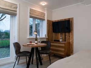 24007779-Ferienwohnung-4-Alkersum-300x225-3