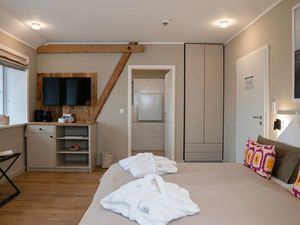 24007791-Ferienwohnung-4-Alkersum-300x225-3