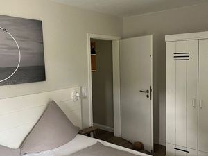 24007788-Ferienwohnung-4-Alkersum-300x225-5