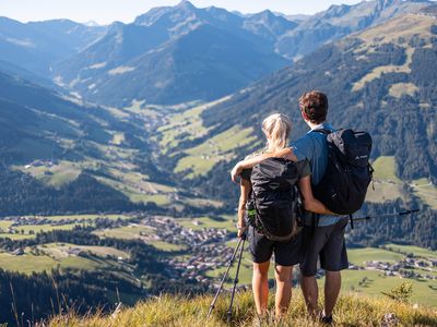 Wanderung Hochstrickl Alpbach Sommer Paar Gipfel W