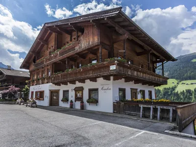 Moaeben Alpbach. Hausansicht Moaben