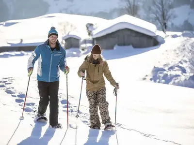 Schneeschuhwanderung Paar shoot+style
