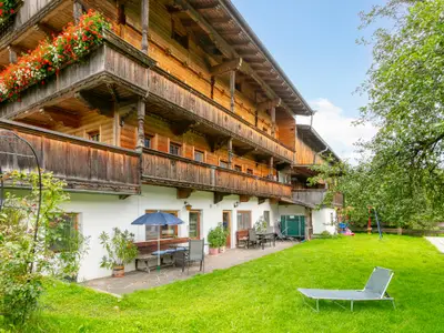 Außenseite Ferienhaus [Sommer]