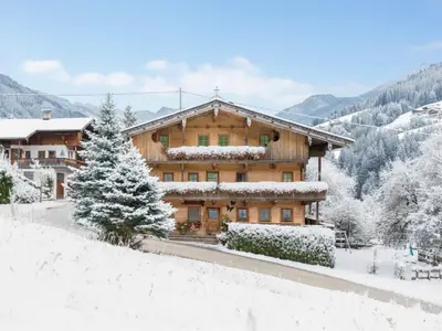 Außenseite Ferienhaus [Winter]