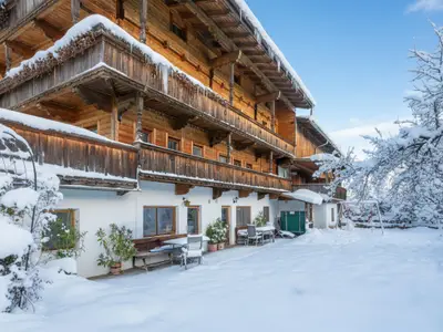 Außenseite Ferienhaus [Winter]
